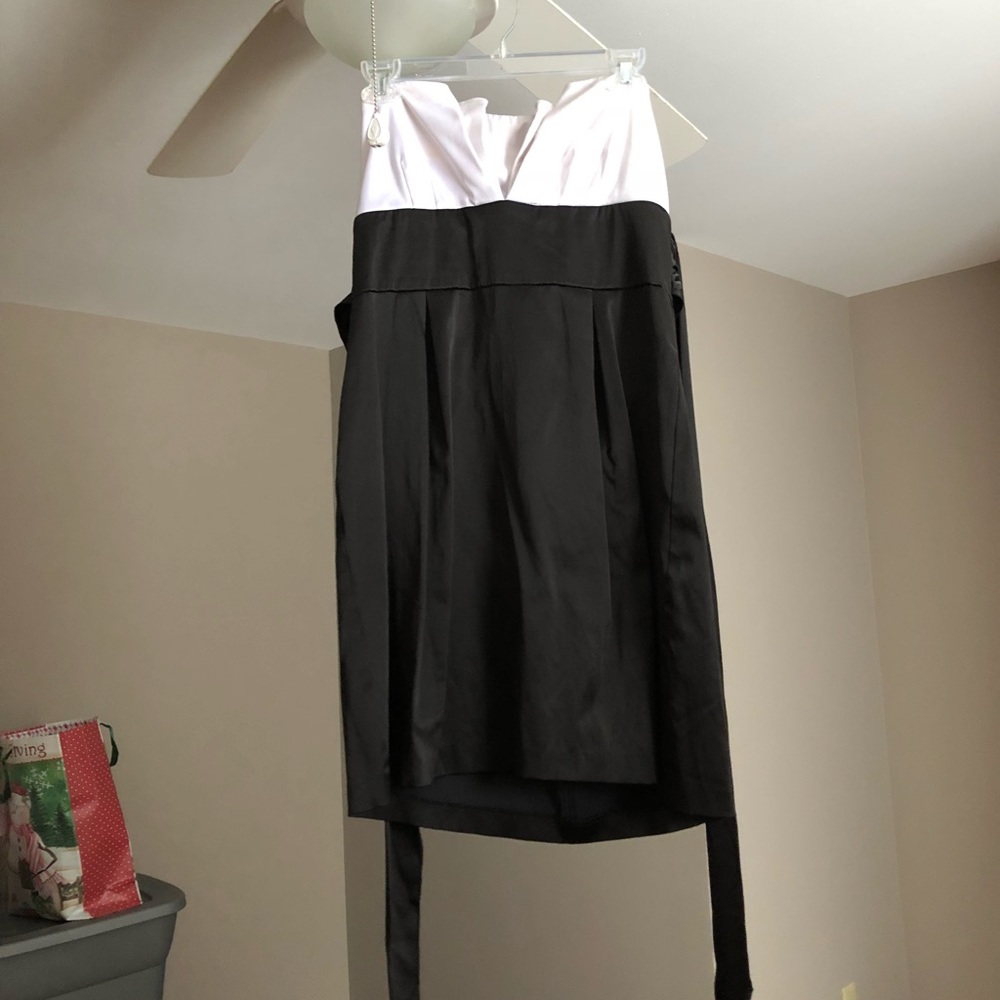 Strapless formal dress